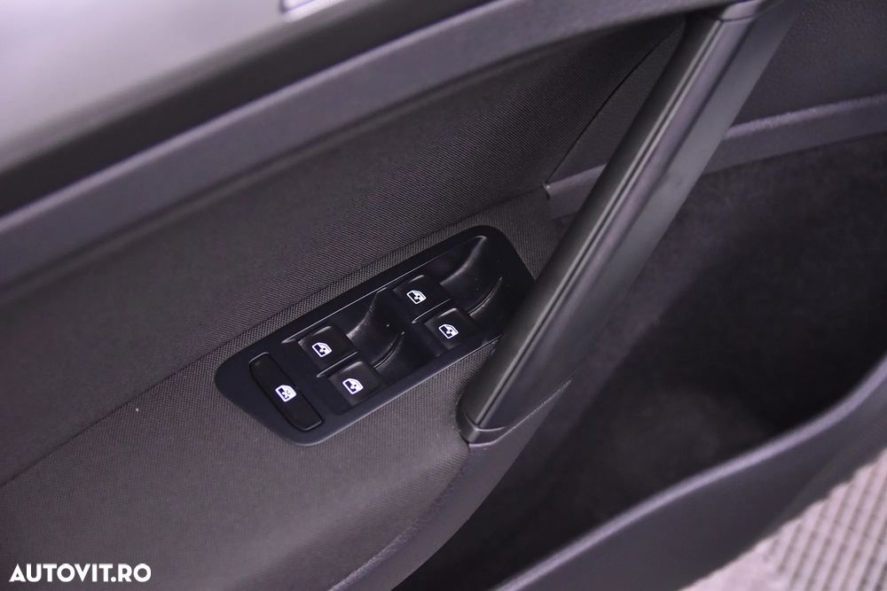 Volkswagen Golf - 14