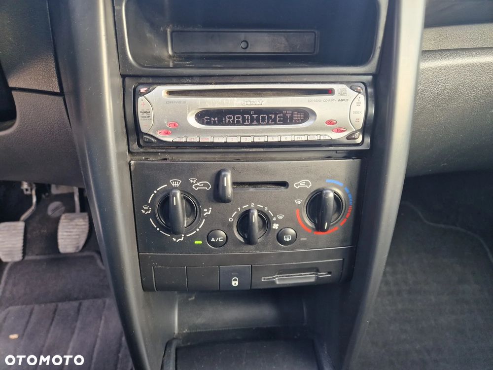 Peugeot 207 75 Urban Move - 14