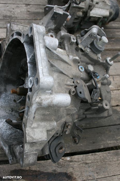 Cutie Viteze Mazda MPV 2.0 Diesel Manuala 5+1 Viteze Factura Garantie - 2