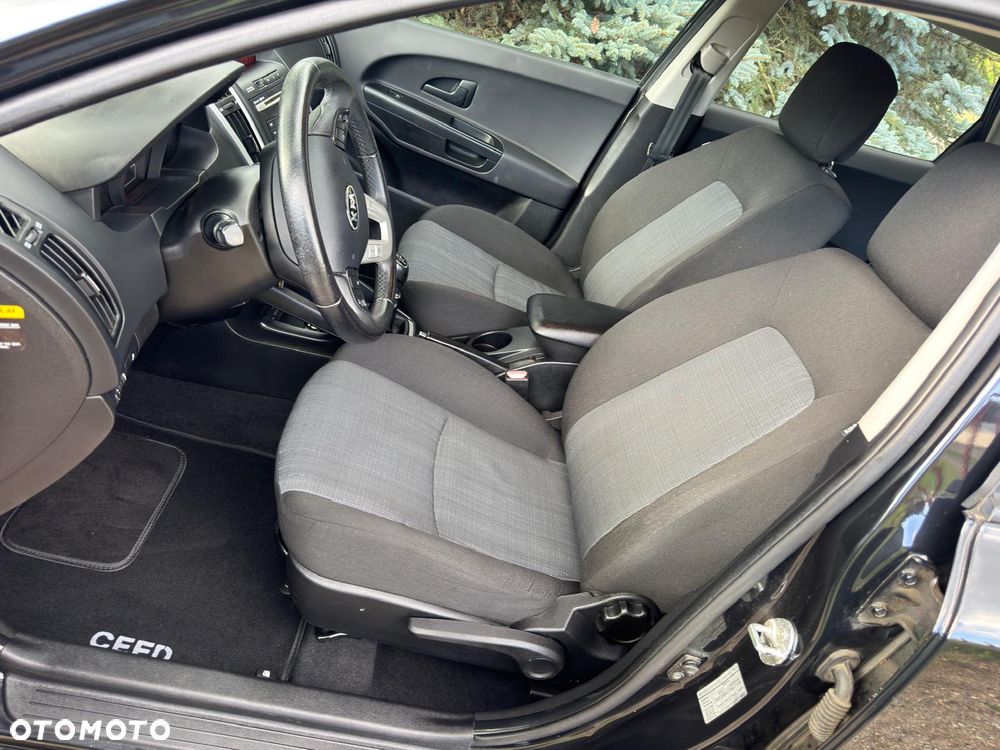 Kia Ceed - 11