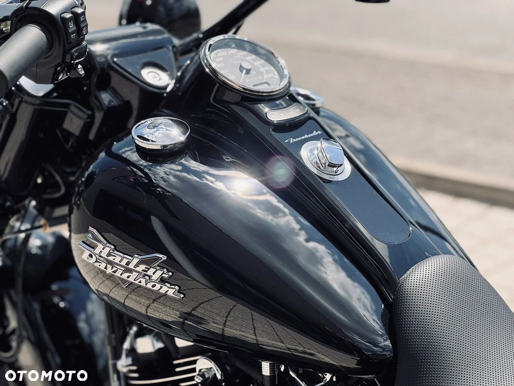 Harley-Davidson Trike Freewheeler - 13