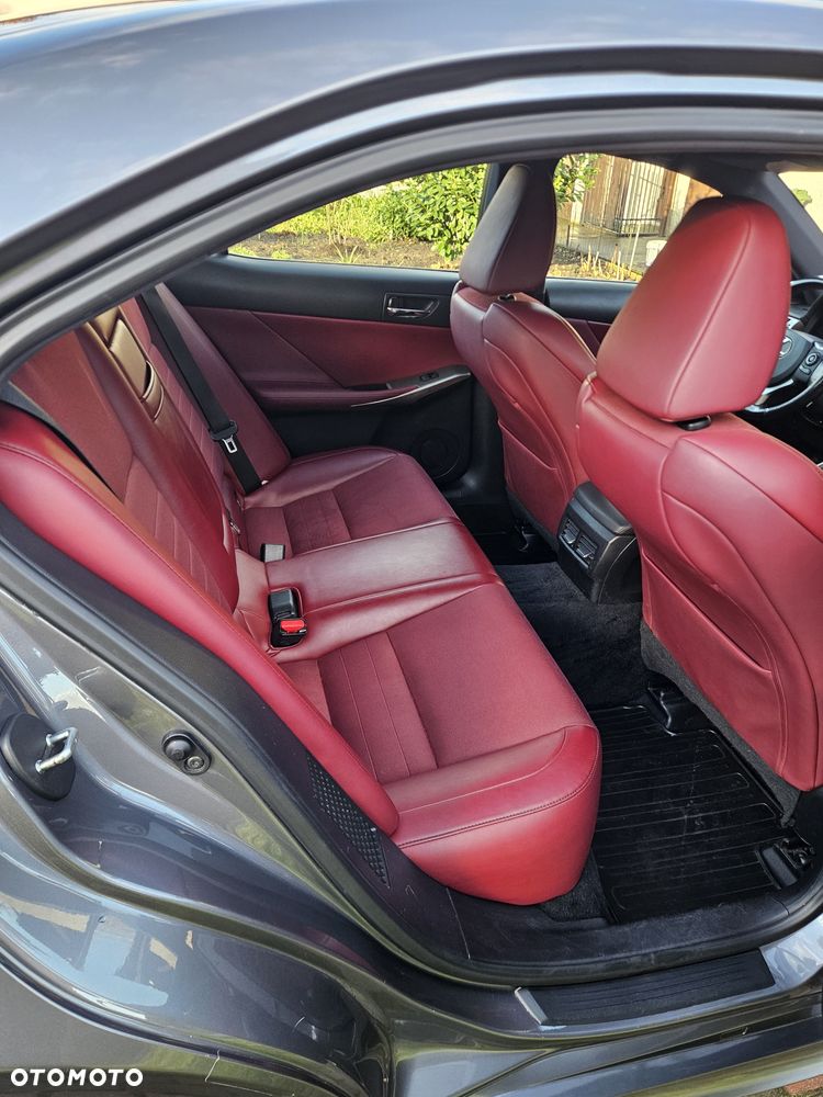 Lexus IS F Sport - 11