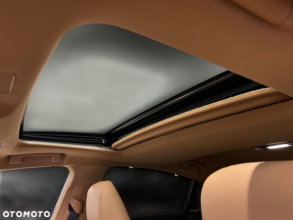 Lexus ES 300h Omotenashi - 20