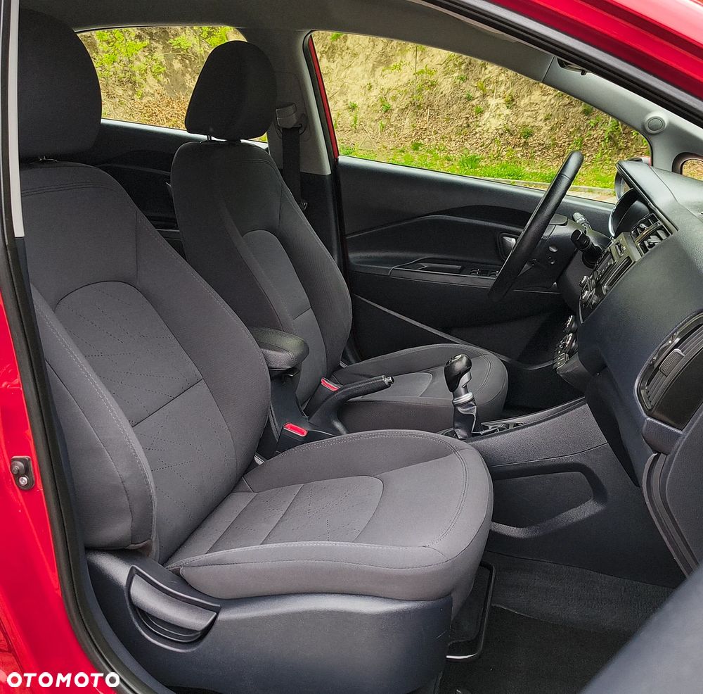 Kia Rio - 10