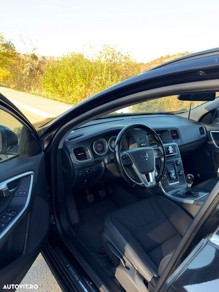 VOLVO V60 2011 — imagine 9