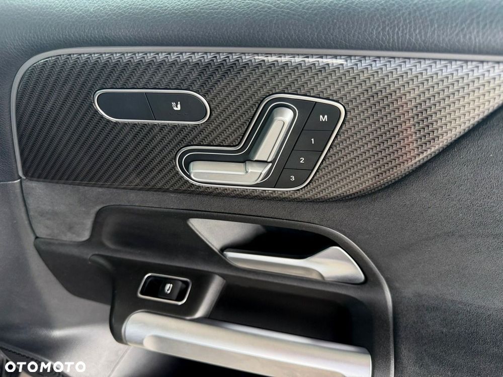 Mercedes-Benz GLB - 27