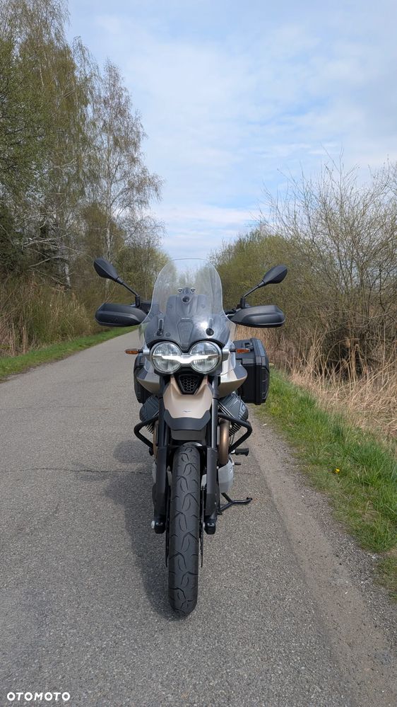 Moto Guzzi V85 - 2