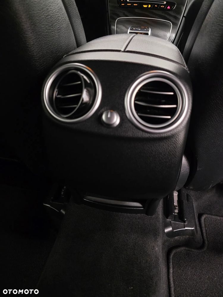 Mercedes-Benz GLC 250 4Matic 9G-TRONIC AMG Line - 23