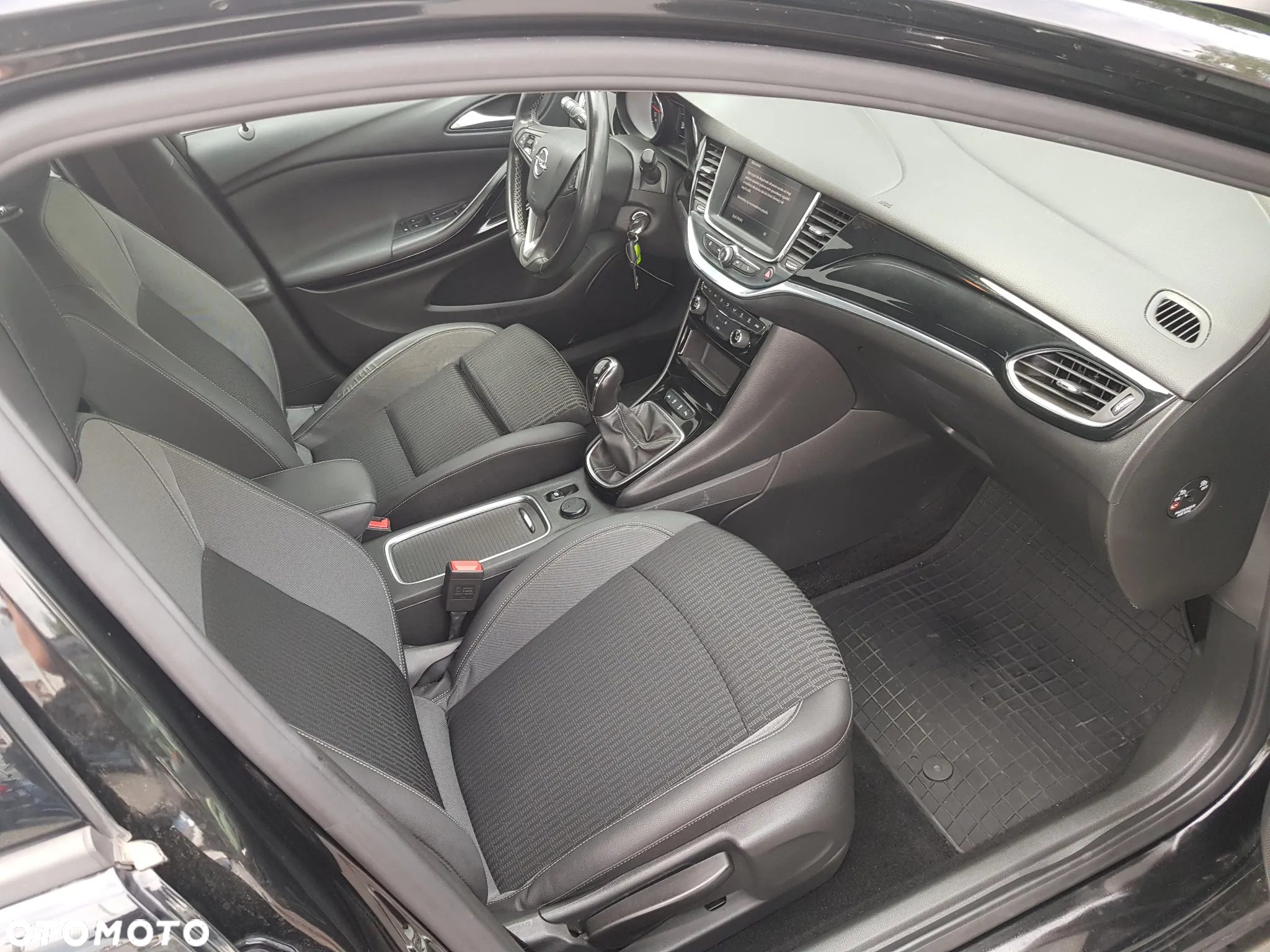 Opel Astra V 1.2 T Elegance S&S - 10