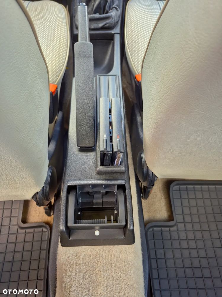 Volkswagen Passat 1.8 CL - 28