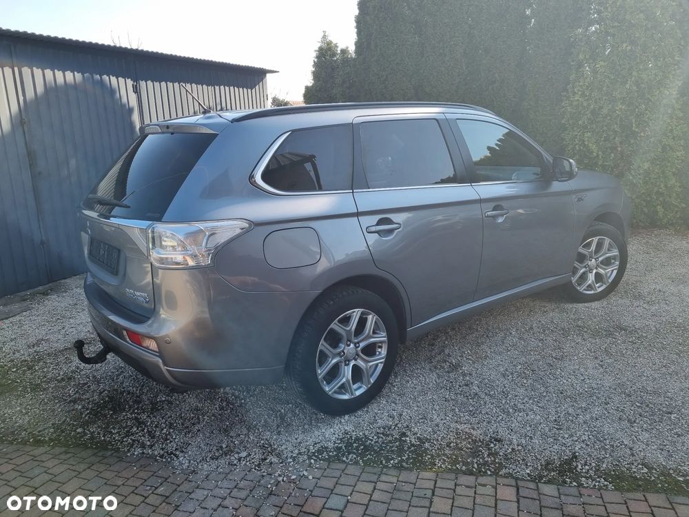 Mitsubishi Outlander 2.0 4WD Top - 5