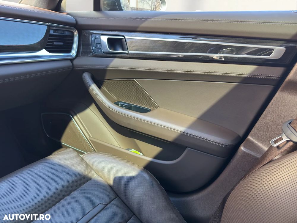 Porsche Panamera 4 Platinum Edition - 17
