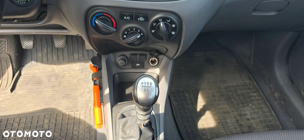 Kia Rio - 7