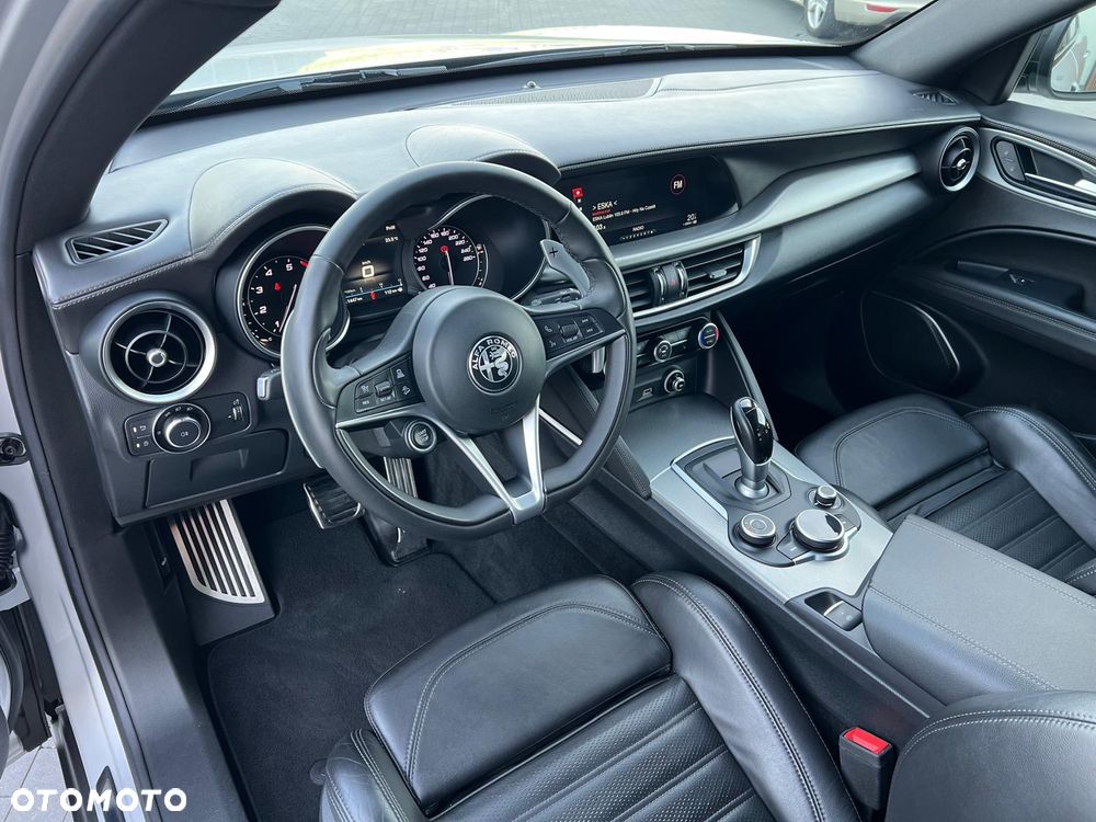 Alfa Romeo Stelvio 2.0 Turbo 16V AT8-Q4 Veloce - 22