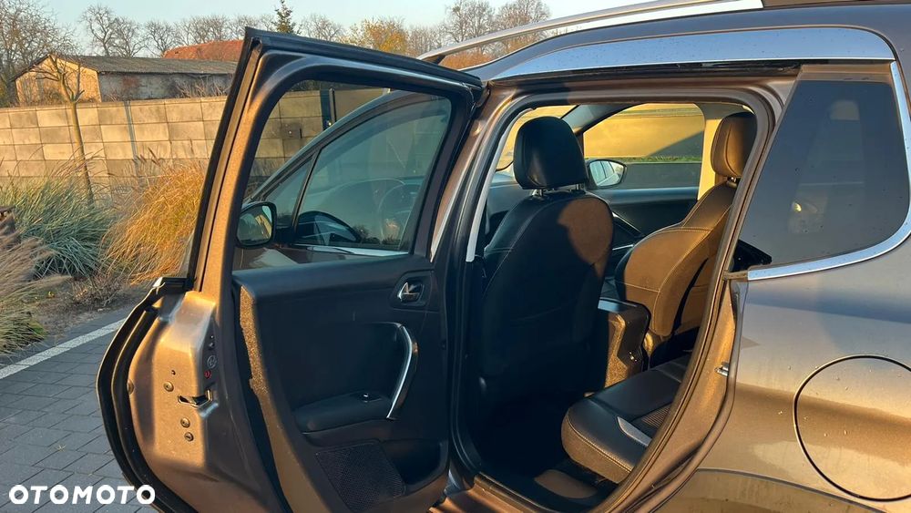 Peugeot 2008 1.6 BlueHDi Allure S&S - 6