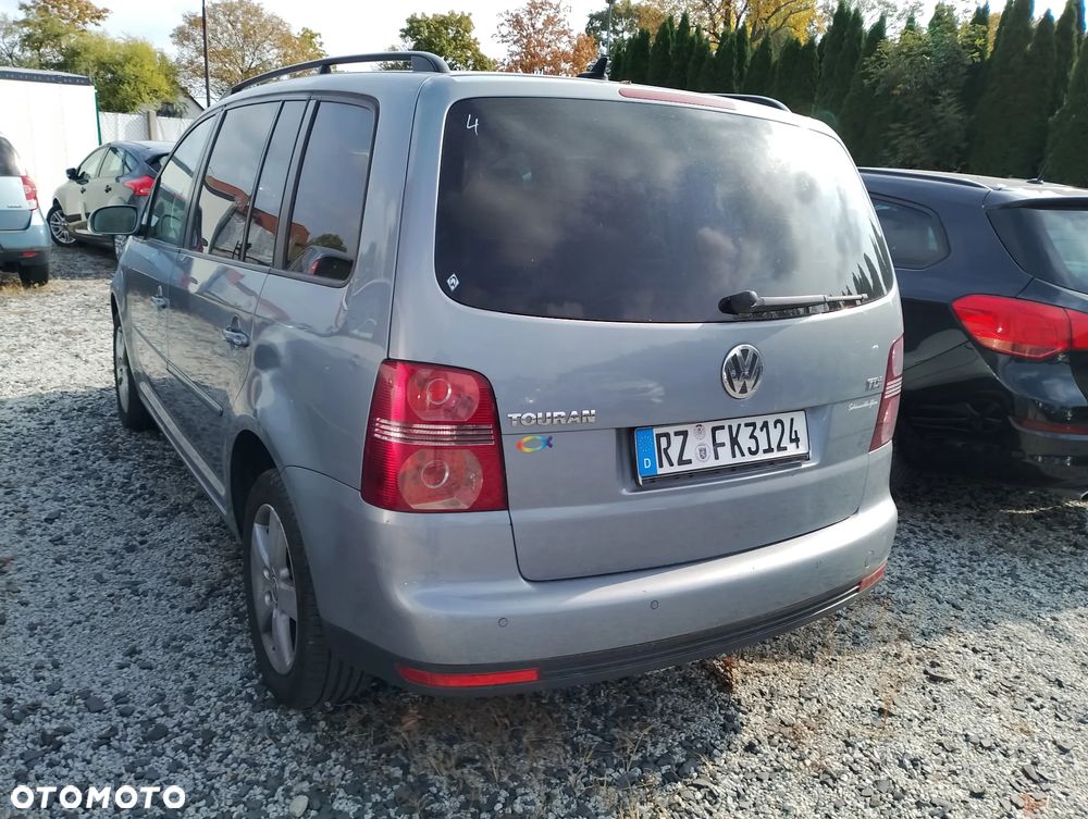 Volkswagen Touran - 22