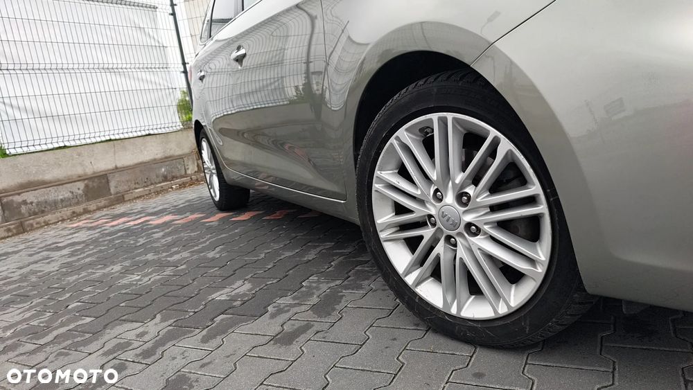 Kia Carens 1.6 GDI ISG Vision - 17