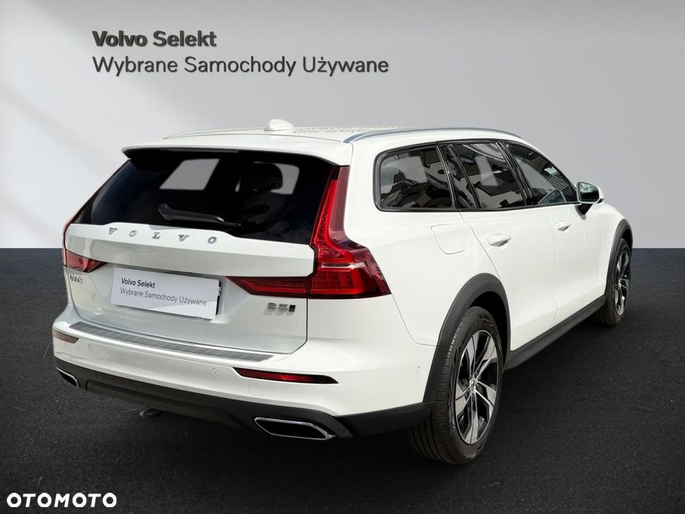 Volvo V60 Cross Country - 9