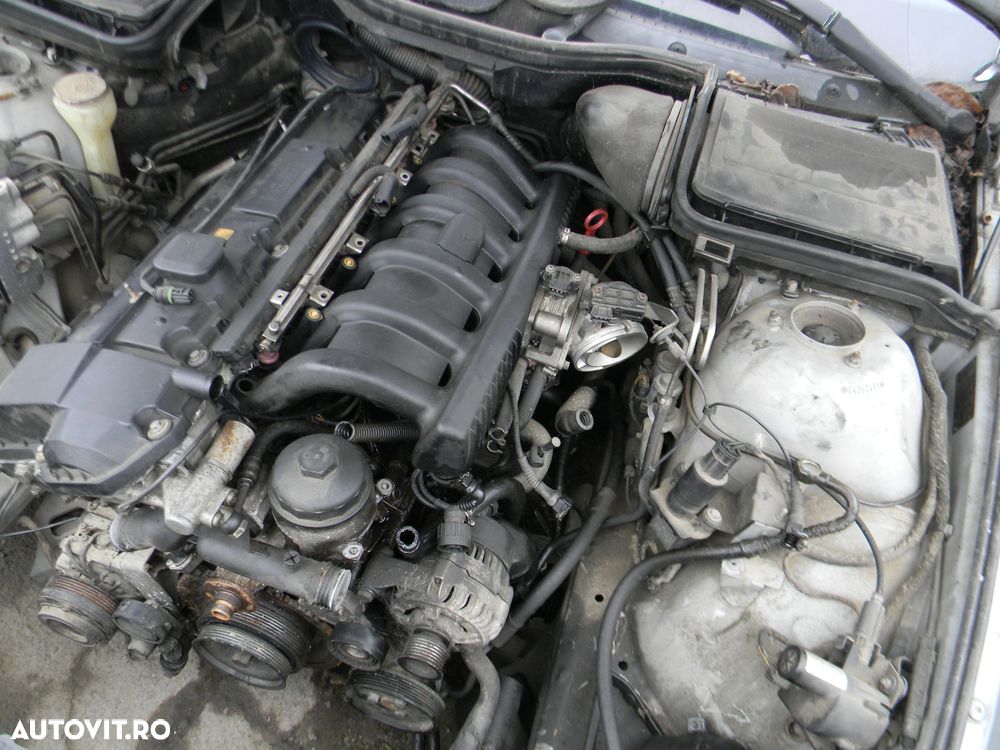 Dezmembrari  BMW 5 (E39)  1995  > 2004 528 i Benzina - 8