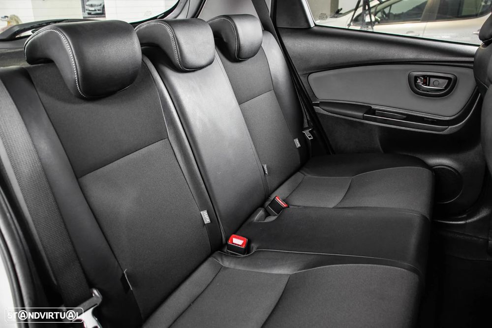 Toyota Yaris 1.5 HSD Sport - 15