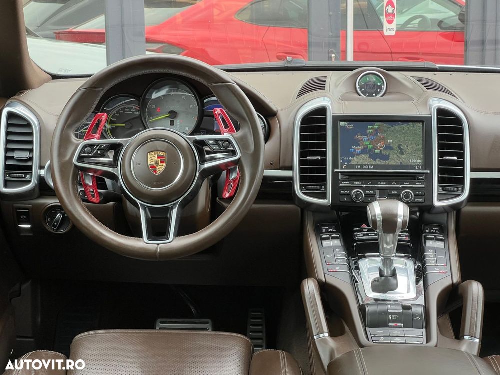 Porsche Cayenne - 9