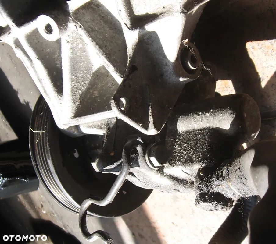 058145523F pompa wspomagania wspornik AUDI A4 B5 1.8 - 2