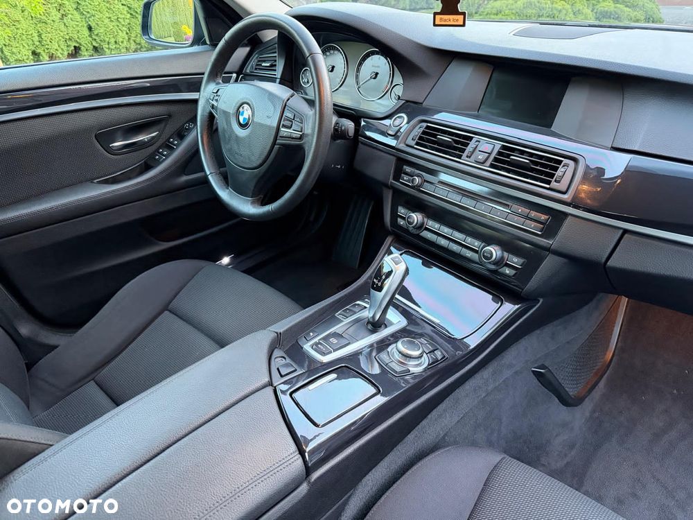 BMW Seria 5 520i - 13