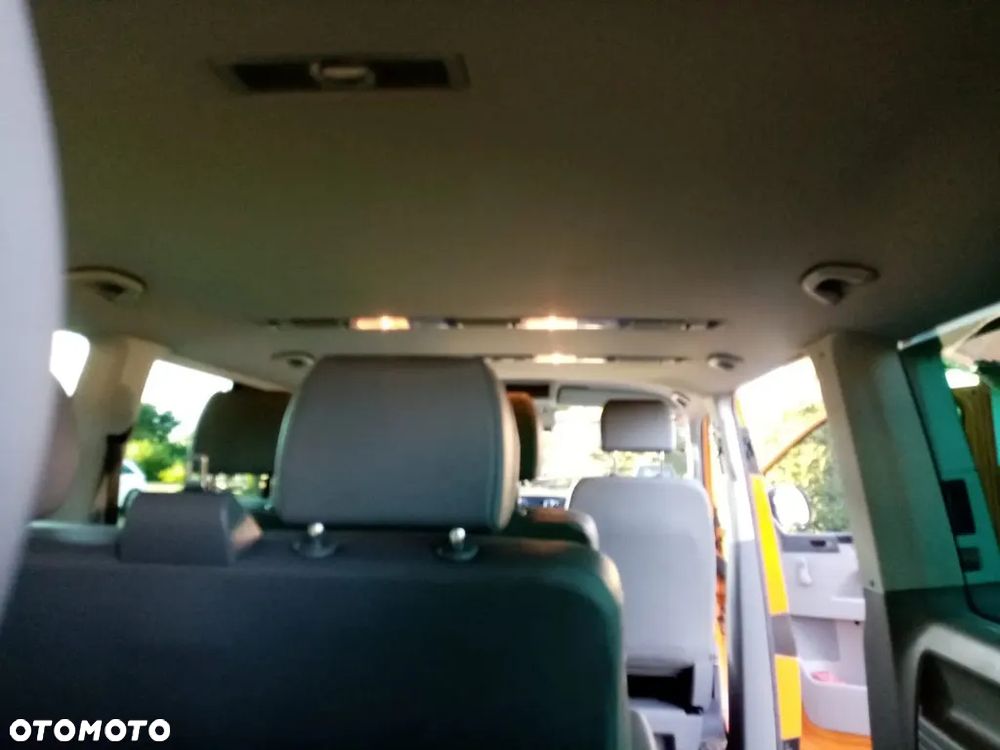 Volkswagen Caravelle - 11