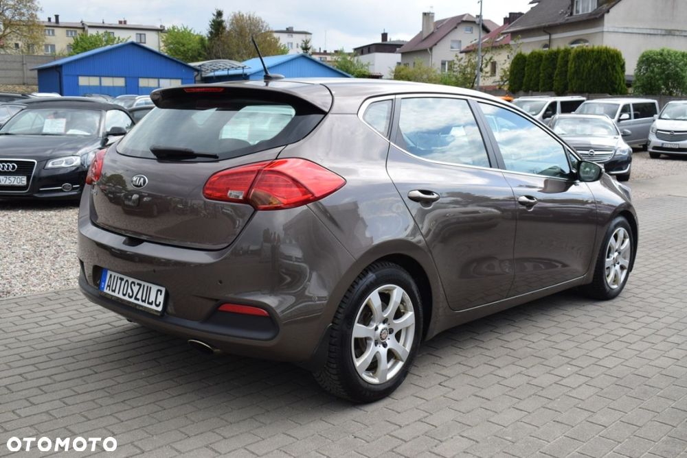 Kia Ceed - 10