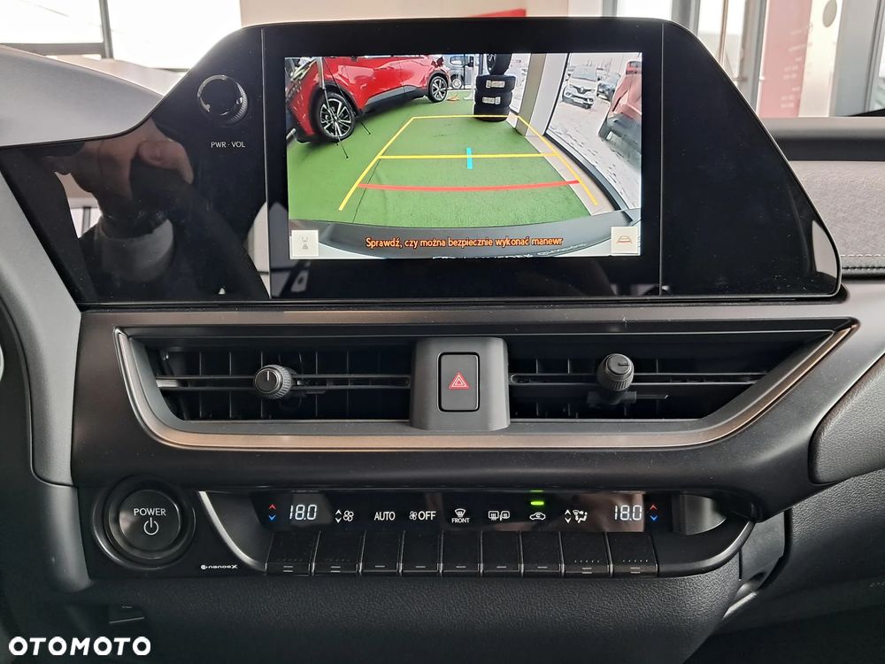 Lexus UX 300h Business - 21