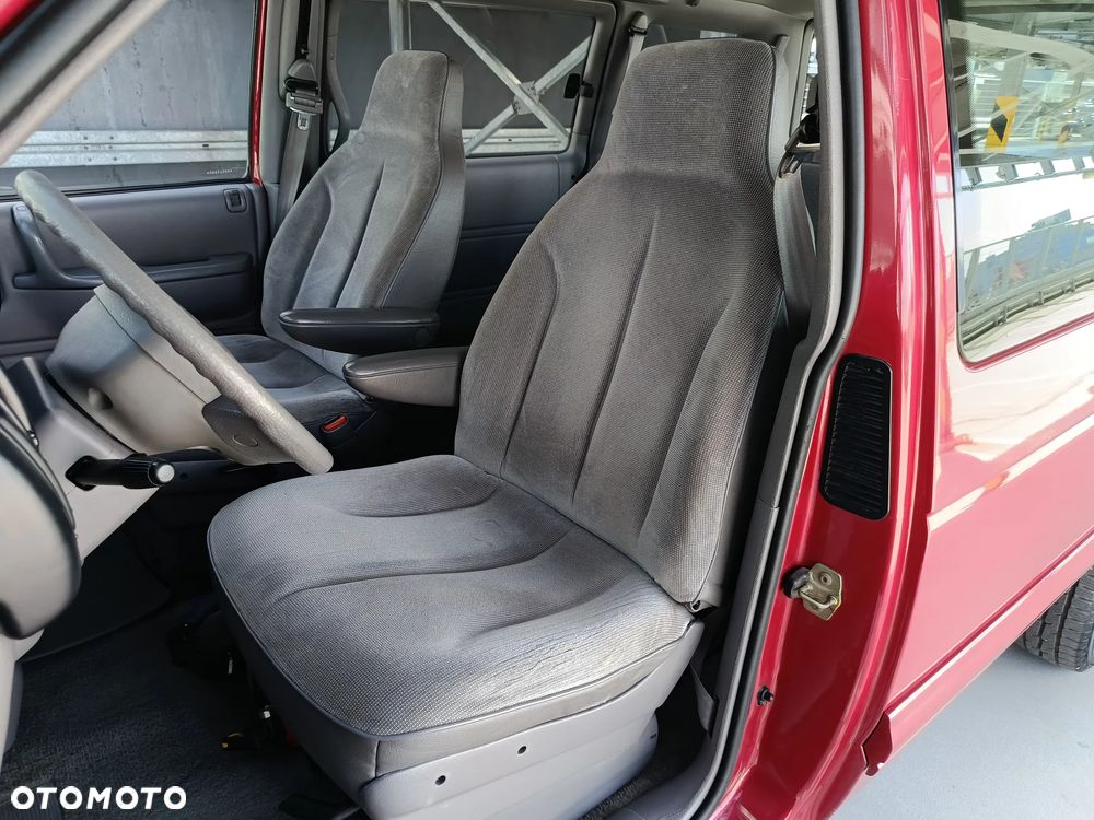 Chrysler Voyager - 15