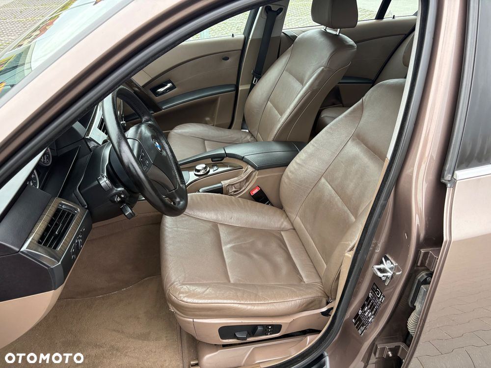 BMW Seria 5 545i - 13