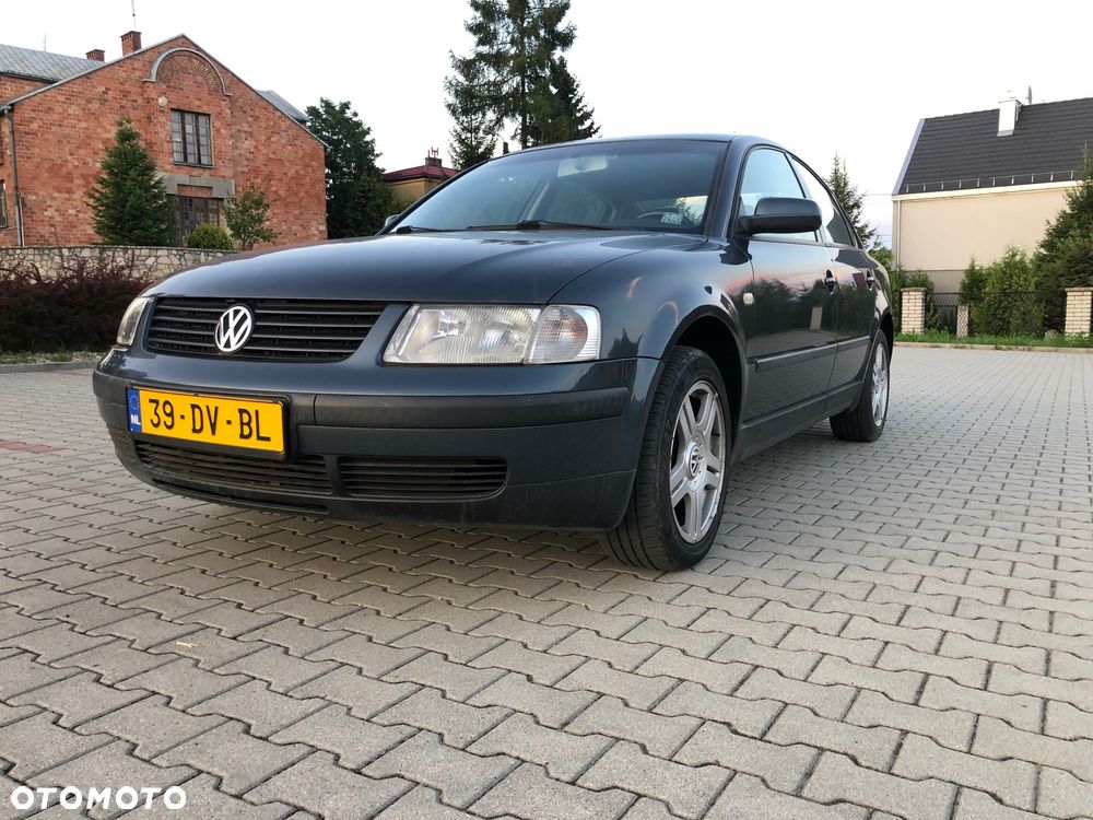 Volkswagen Passat 2.3 V5 Highline - 1