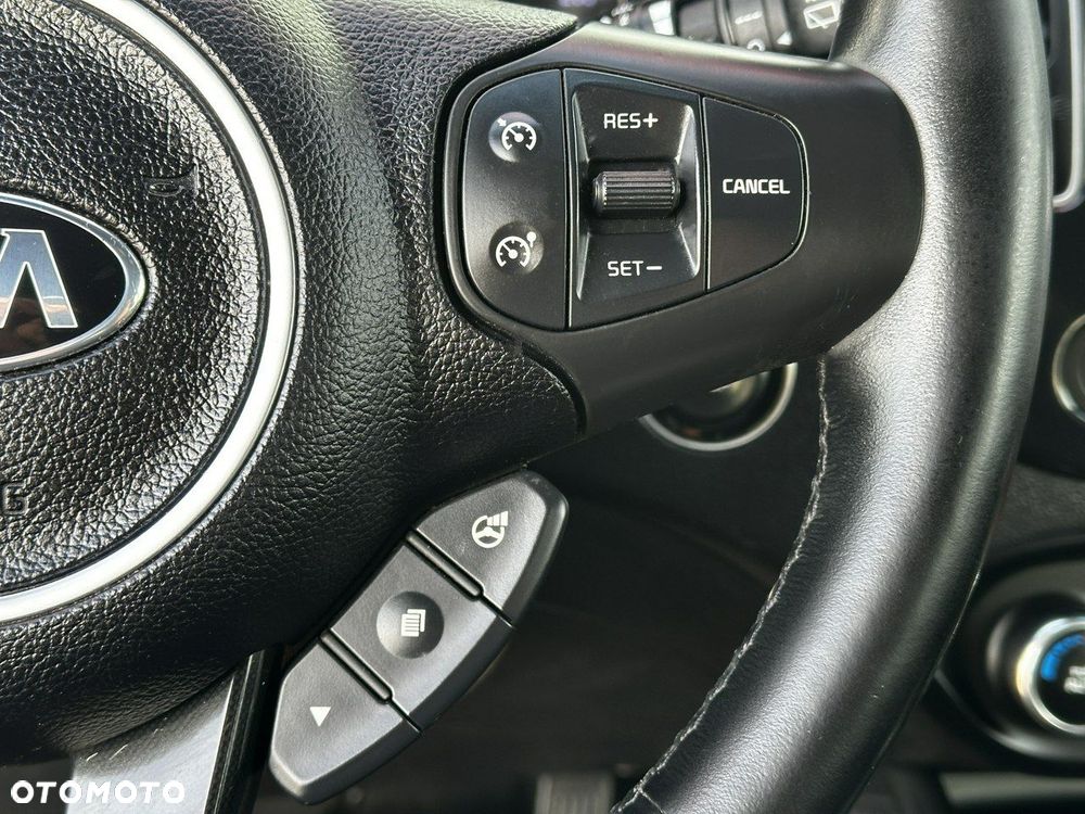 Kia Carens 1.7 CRDi XL 7os 7DCT - 23