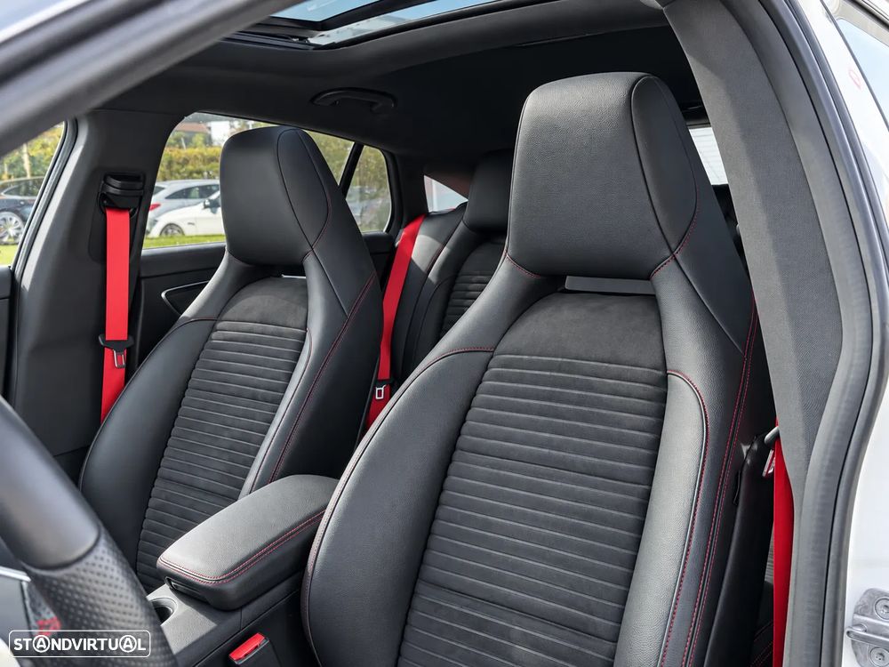 Mercedes-Benz CLA 45 AMG 4Matic Speedshift 7G-DCT Night Edition - 18