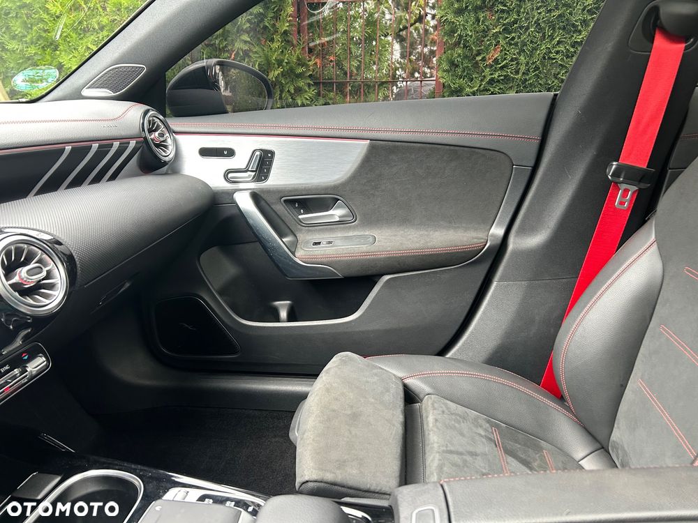 Mercedes-Benz CLA - 32