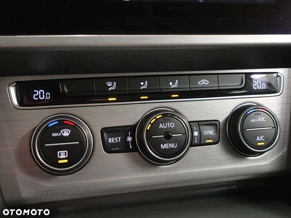 Volkswagen Passat - 31