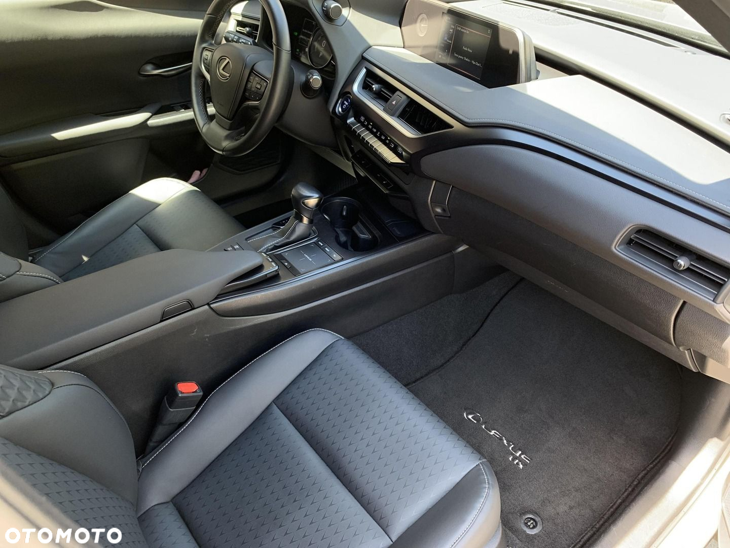 Lexus UX 250h GPF F Impression 2WD - 13