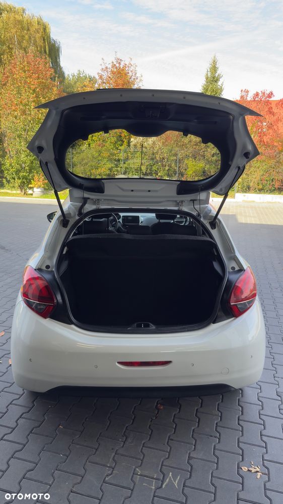 Peugeot 208 - 13