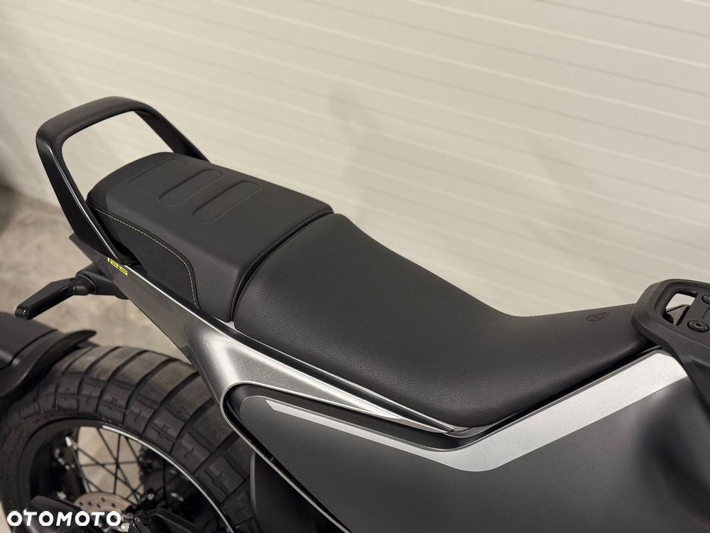 Husqvarna Svartpilen - 17