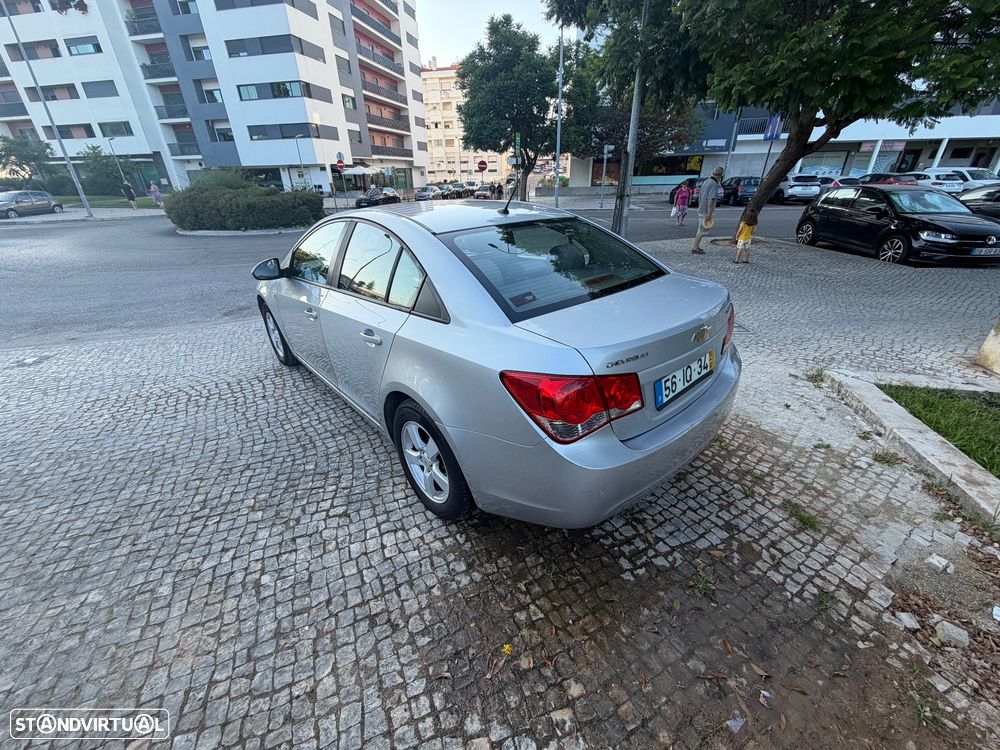 Chevrolet Cruze 1.6 LS - 29