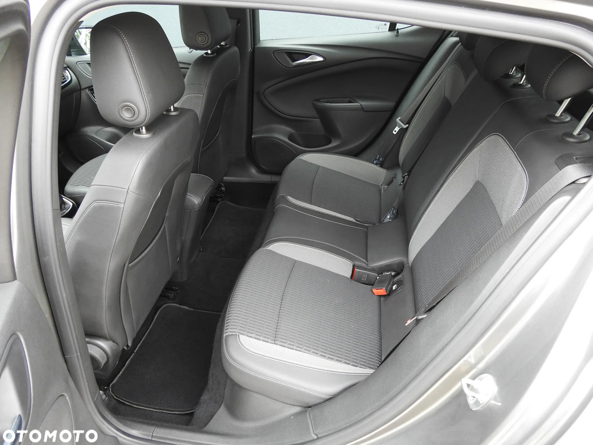 Opel Astra 1.2 Turbo Business Edition - 8