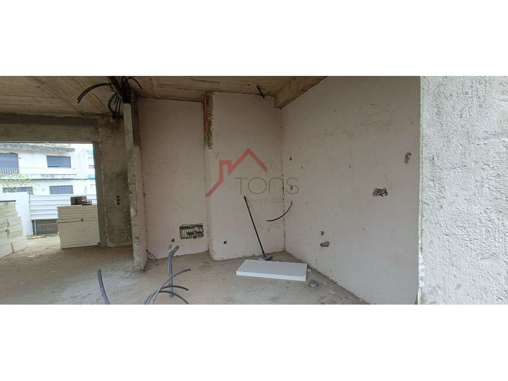 Lote de Terreno com Moradia V3+1 - Grande imagem: 3/10