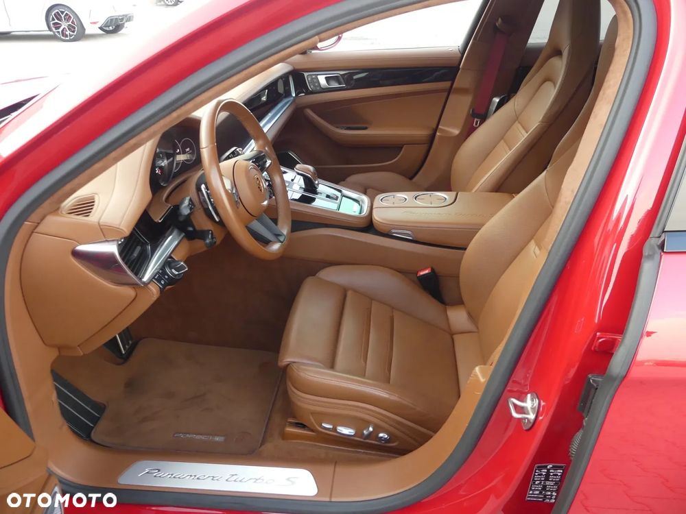 Porsche Panamera Turbo S - 6