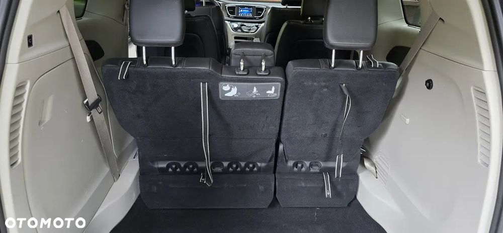 Chrysler Pacifica - 20