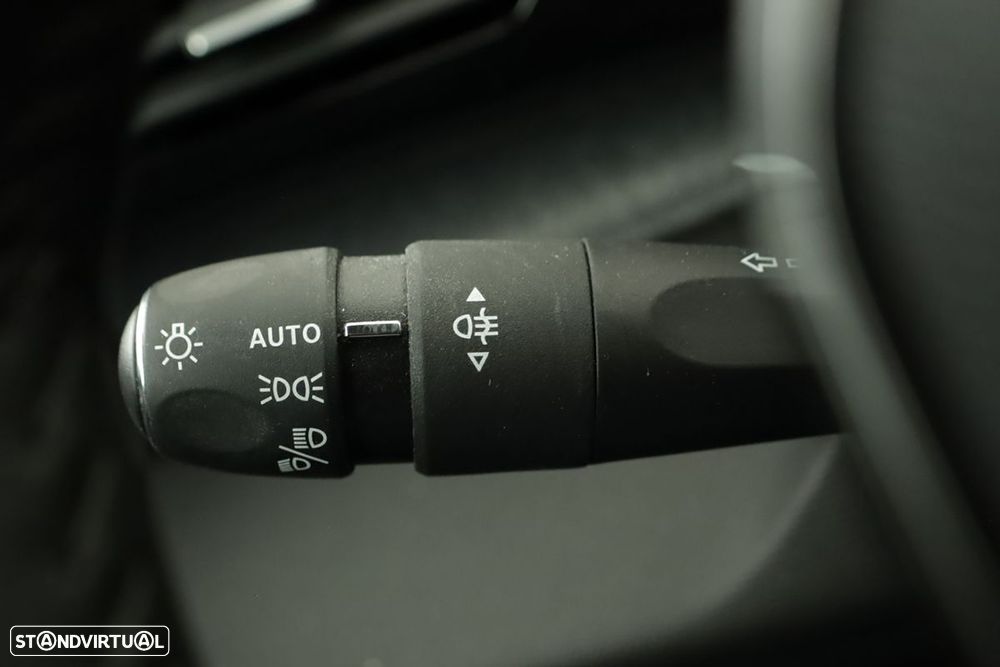 Peugeot 308 1.2 PureTech Allure EAT8 - 17