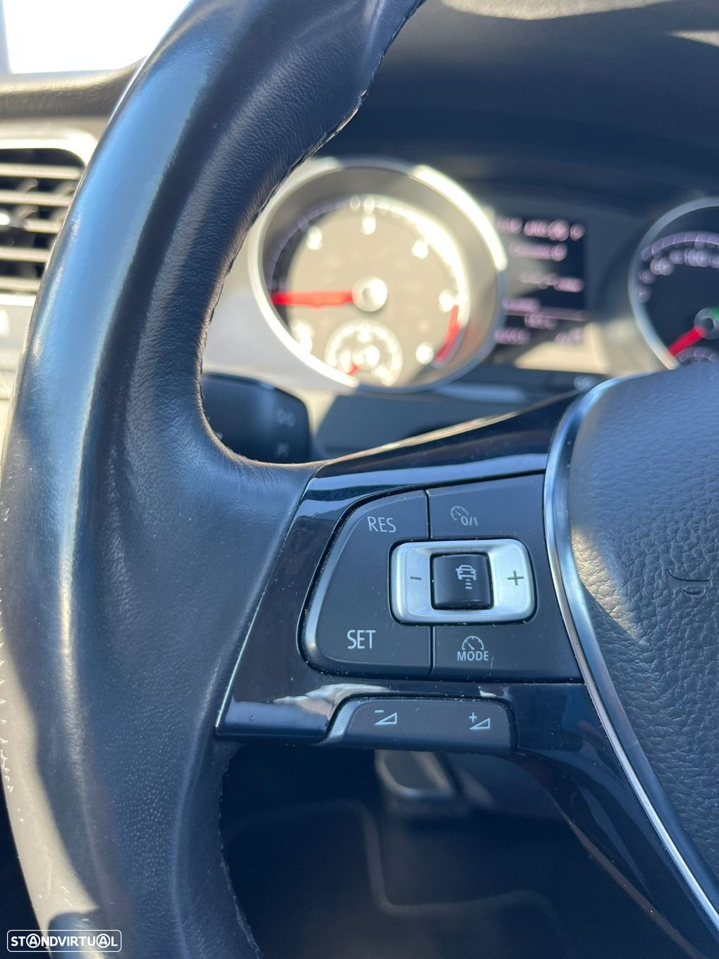 VW Golf 1.6 TDI R-Line DSG - 26