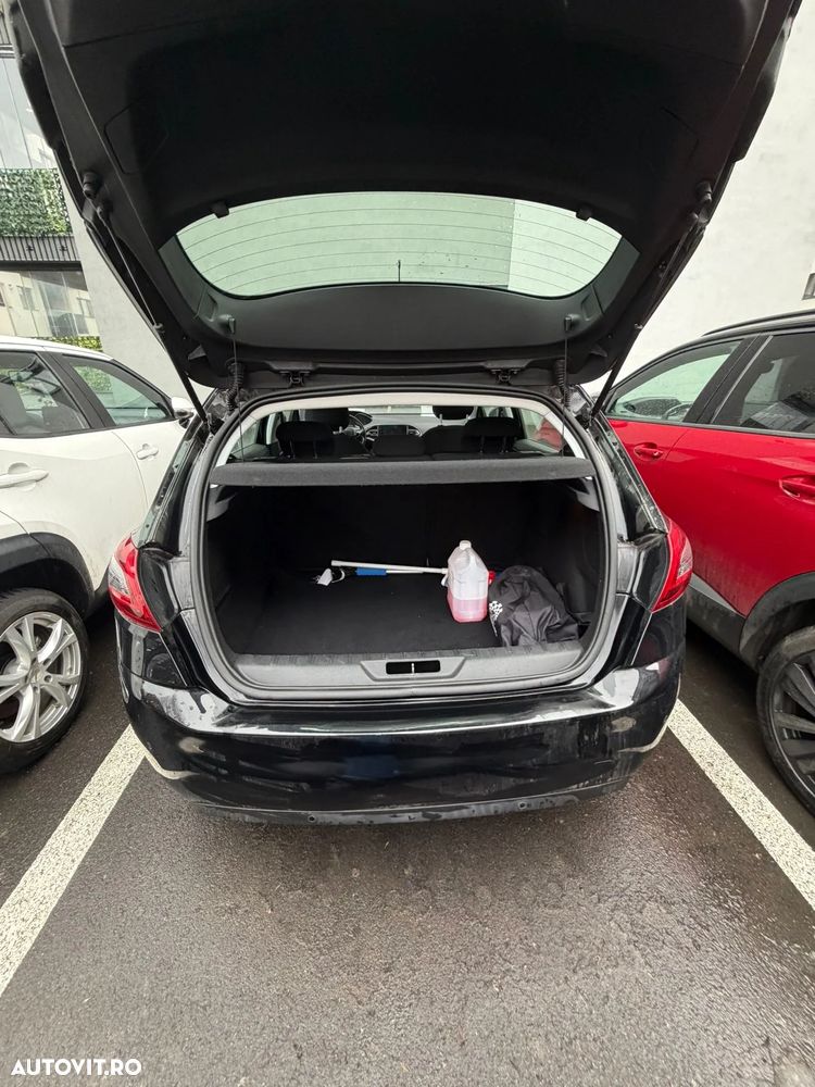 Peugeot 308 1.2 L PureTech Turbo S&S Allure - 4