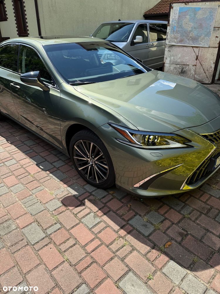 Lexus ES 300h Business Edition - 24
