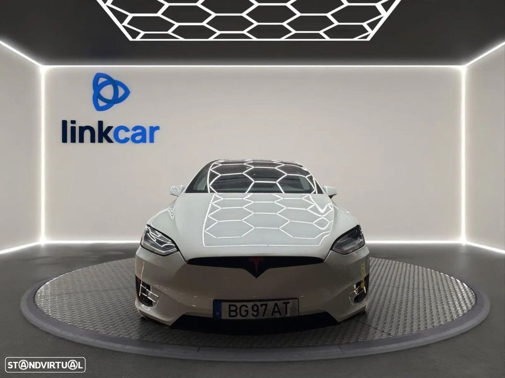 Tesla Model X - 3